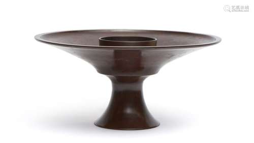 Vase rond usubata en bronze marron brillant sur pi…