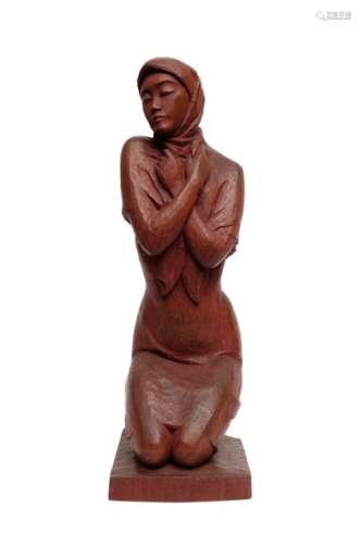 Large statue en bois d'une femme agenouillée, les …