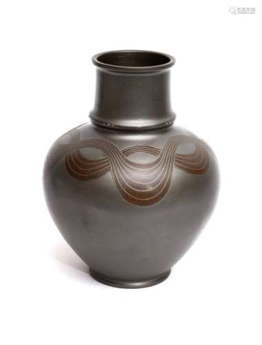 Vase en bronze de forme évasée et globulaire, rétr…