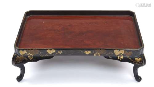 Table basse (zen) dont le plateau de bois est couv…