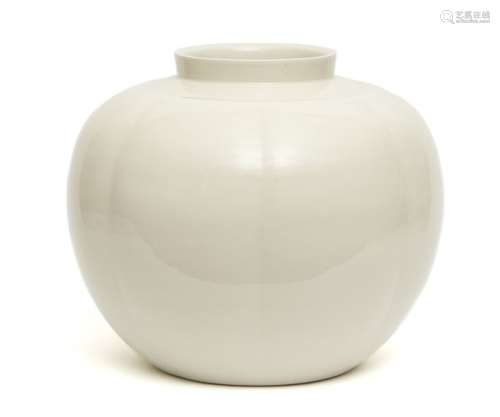 Grand vase rond blanc en porcelaine en forme de ci…