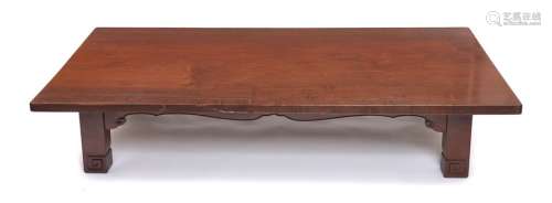 Grande, très lourde et solide table basse en bois …