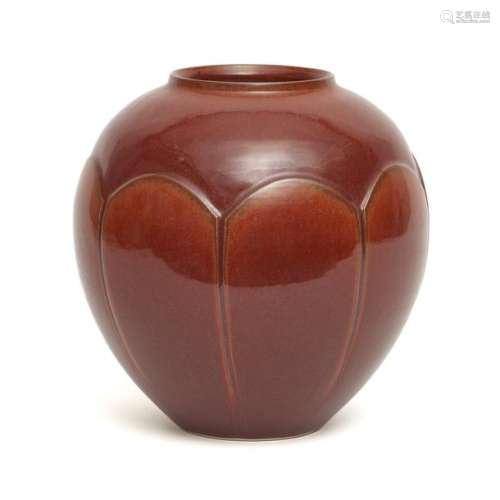 Vase globulaire marron rouge à glaçure de style Ki…