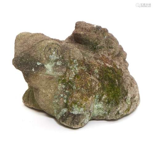 Grenouille de jardin en granit portant sur son dos…