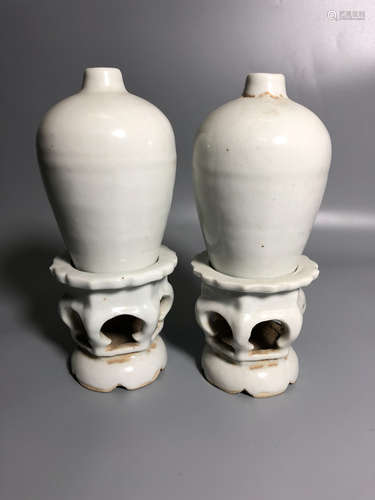 A PAIR OF WHITE GLAZE HEATING WINE VASES