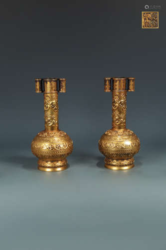 17-19TH CENTURY, A PAIR OF GILT BRONZE DRAGON DESIGN VASES, QING  DYNASTY.