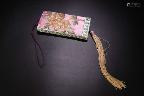 17-19TH CENTURY, AN IMPERIAL GOLD SILK EMBROIDERY SACHET, QING DYNASTY