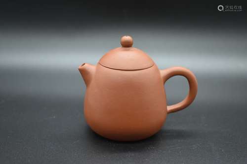 A charming yixing teapot - 19th century