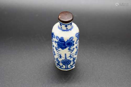 A Chinese blue and white snuff bottle- 18th century