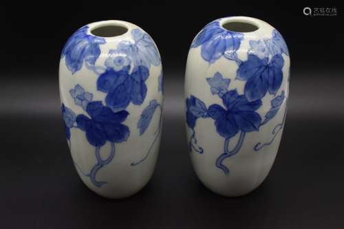 A pair of vases by Tominago Ureshino