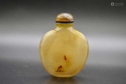 A small Chinese Agate snuff bottle