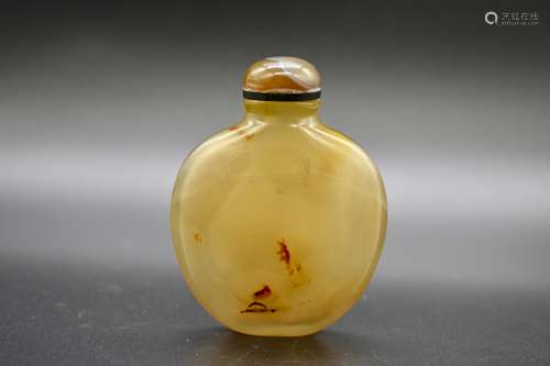 A small Chinese Agate snuff bottle