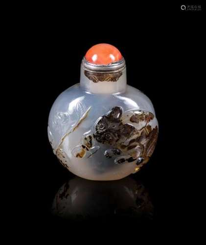 A Carved Black and Grey Agate Snuff Bottle Height