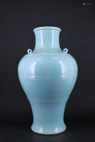 Large Chinese Qing Porcelain Vase