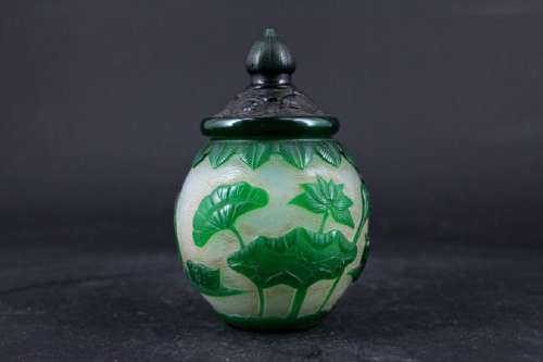 Small Qing Peking Glass Floral Pot with Lid