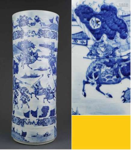 GRAND VASE ROULEAU EN PORCELAINE BLEU BLANC  Chine...;