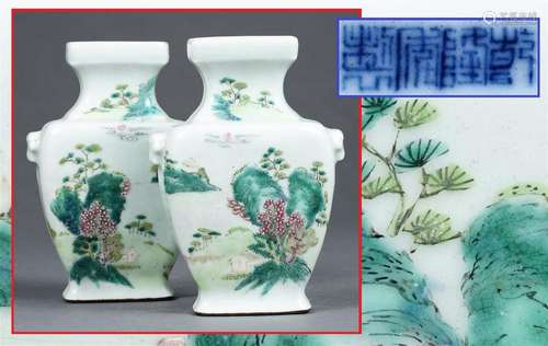 PAIRE DE VASES D'APPLIQUE / DE CHAISES A PORTEUR \n...;