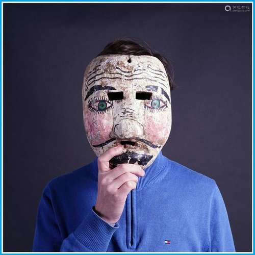 ANCIEN MASQUE D'HOMME MOUSTACHU EN BOIS SCULPTE \nM...;