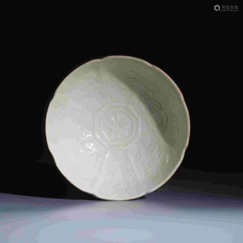 DING KILN WHITE GLAZED FLOWER MOUTH DISH