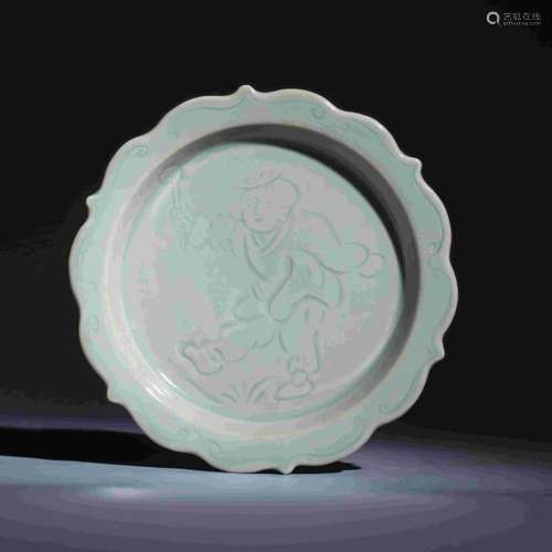 YUE KILN FLOWER MOUTH PEOPLE FIGURE DISH