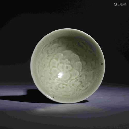 YAOZHOU KILN CELADON GLAZED FLOWER PRINTED SAUCER