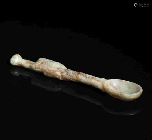 JADE SPOON WITH CLOUD AND THUNDER PATTERN