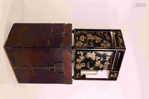 LACQUERWARE FLOWER AND GRASS BOX