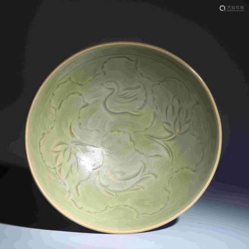 YAOZHOU KILN LOTUS POND DUCK AND FISH PATTERN DISH