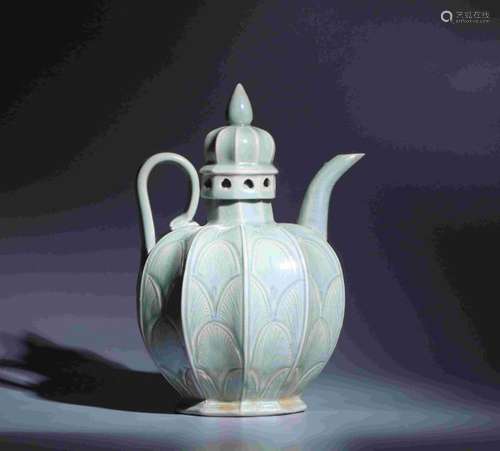 LONGQUAN KILN MELON EWER