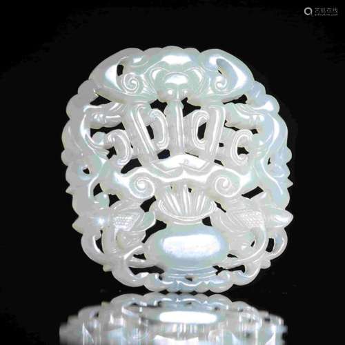 WHITE JADE PLATE PIERCED WITH FLOWER ON BOTH SIDES