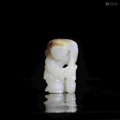 WHITE JADE PEOPLE SHAPED PENDANT