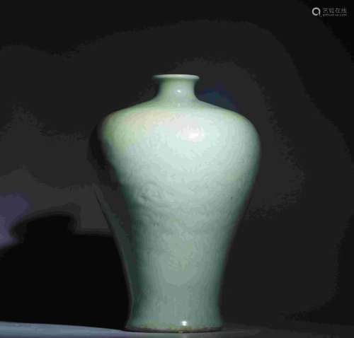 QIANLONG MARK CELADON GLAZED DRAGON PATTERN PLUM VASE