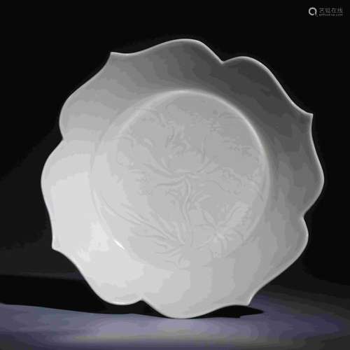 DING KILN WHITE GLAZED FLOWER MOUTH DISH