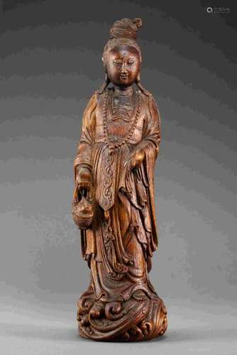 QING DYNASTY AGILAWOOD KWAN YIN WITH WOOD BASKET