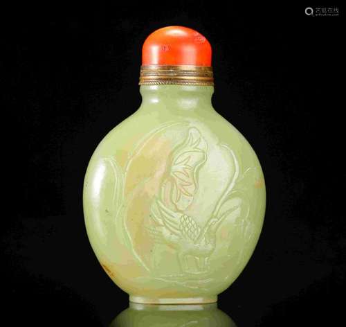 QING DYNASTY HETIAN JADE SNUFF BOTTLE