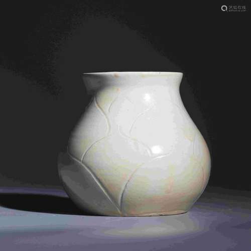 DING KILN LOTUS PETAL PRINTED VASE