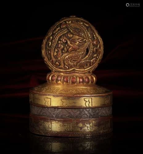 A GILT BRONZE SEAL WITH SILVER INLAY