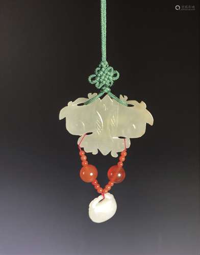 A CARVED WHITE JADE PENDANT