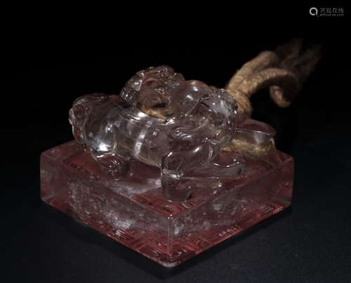 A CARVED CRYSTAL MYSTICAL BEAST SEAL