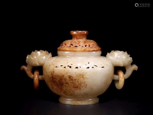 A HETIAN JADE CARVED INCENSE BURNER AND COVER