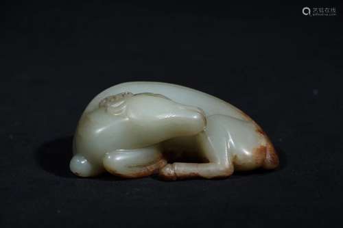 A HETIAN JADE CARVED 'DEER' ORNAMENT