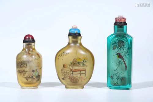 THREE GLASS SNUFF BOTTLES