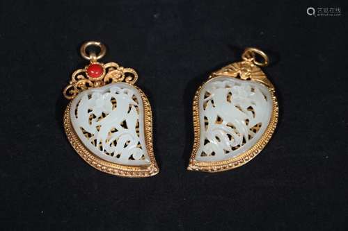 A PAIR OF GILT-MOUNT PENDANTS