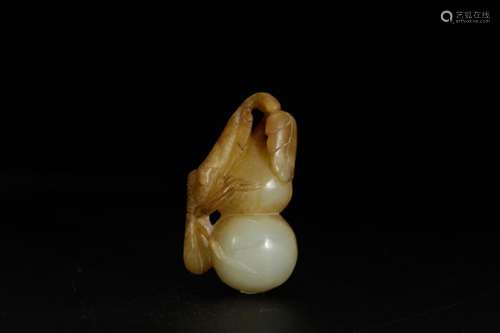 A JADE GOURD ORNAMENT