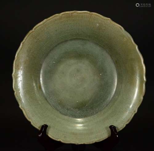 A LONGQUAN YAO CELADON DISH