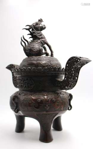 Japon, XIXème siècle \n \nGrand brûle parfum tripode...;
