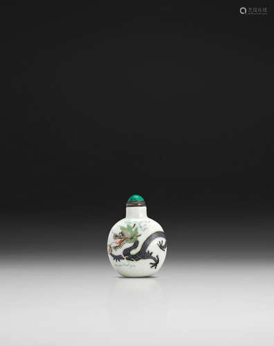 Daoguang mark and of the period A FAMILLE VERTE 'DRAGON' SNUFF BOTTLE