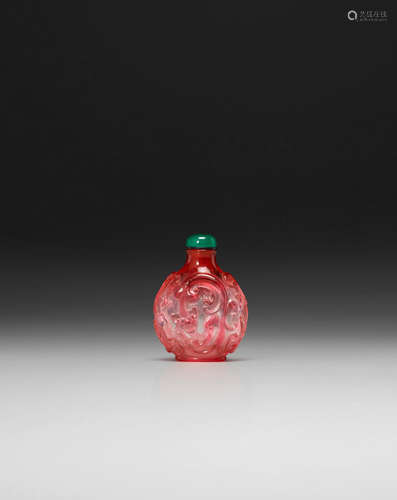 1750-1850 A PINK OVERLAY CLEAR GLASS 'CHILONG' SNUFF BOTTLE