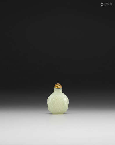 18th/19th century A PALE CELADON JADE MUGHAL-STYLE SNUFF BOTTLE