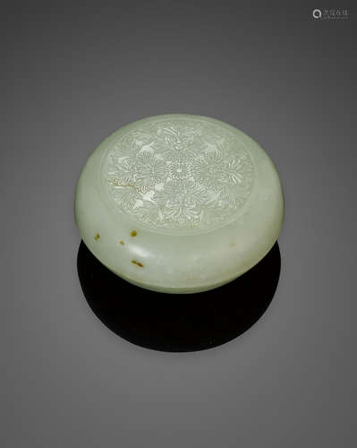 18th/19th century A PALE CELADON JADE BOX AND COVER